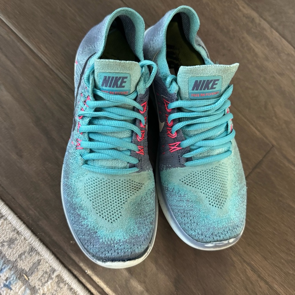 Nike Women's Teal and Pink Athletic Shoes - Picture 5 of 9